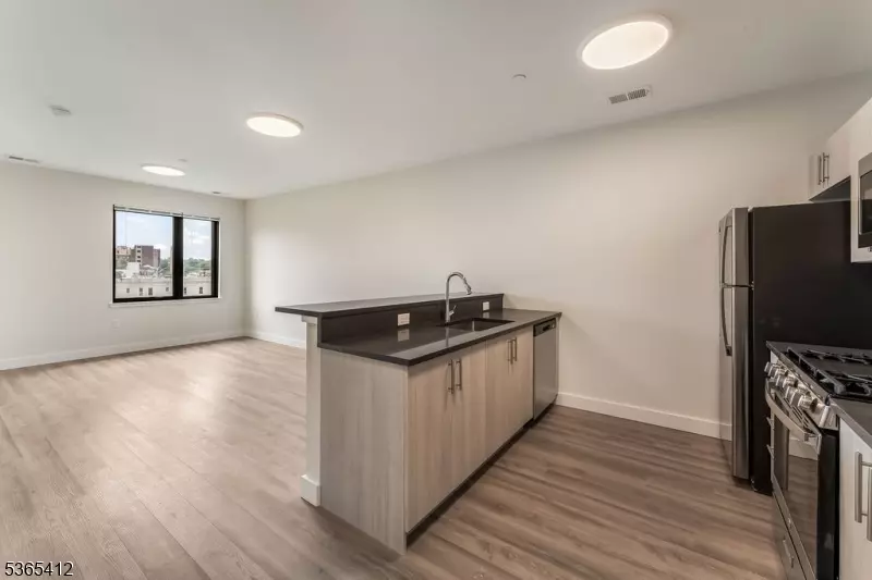 72 S Essex Ave #609, City Of Orange Twp., NJ 07050