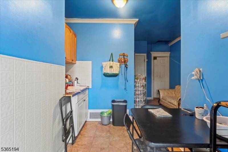 Newark City, NJ 07104,93 Garside St