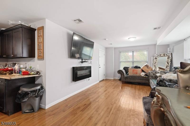 Newark City, NJ 07103,578 S 11Th St