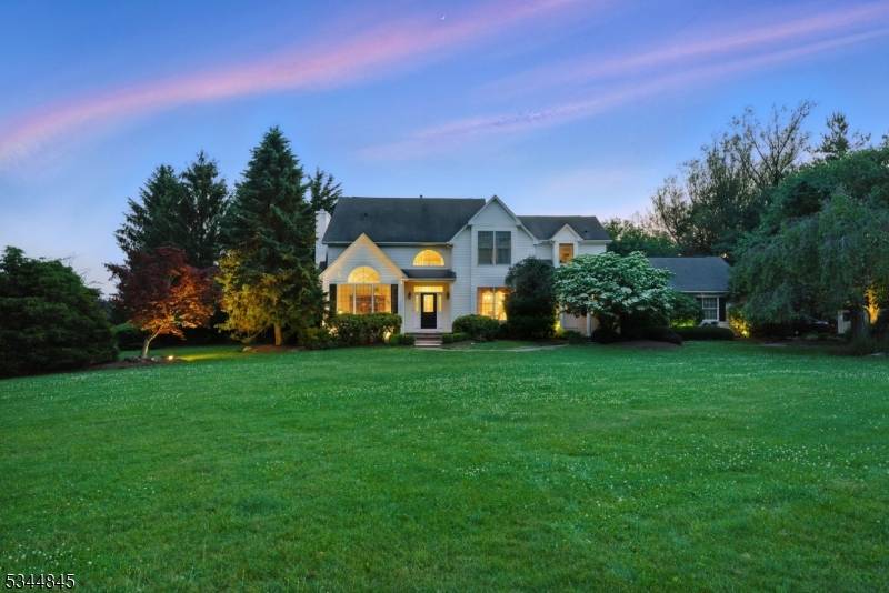 2 Wakefield Dr, Washington Twp., NJ 07840