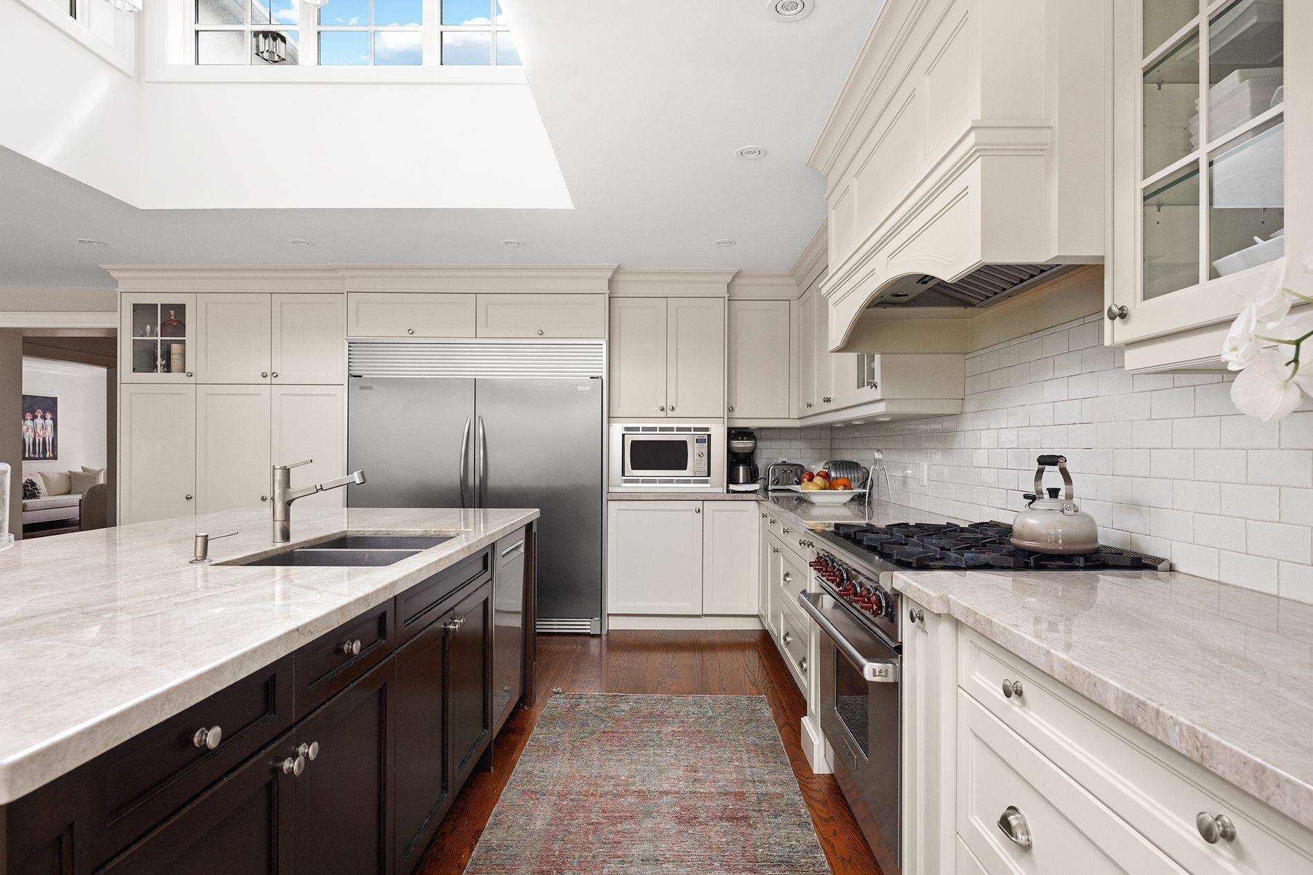 Toronto C13, ON M3B 2V5,9 Canfield PL