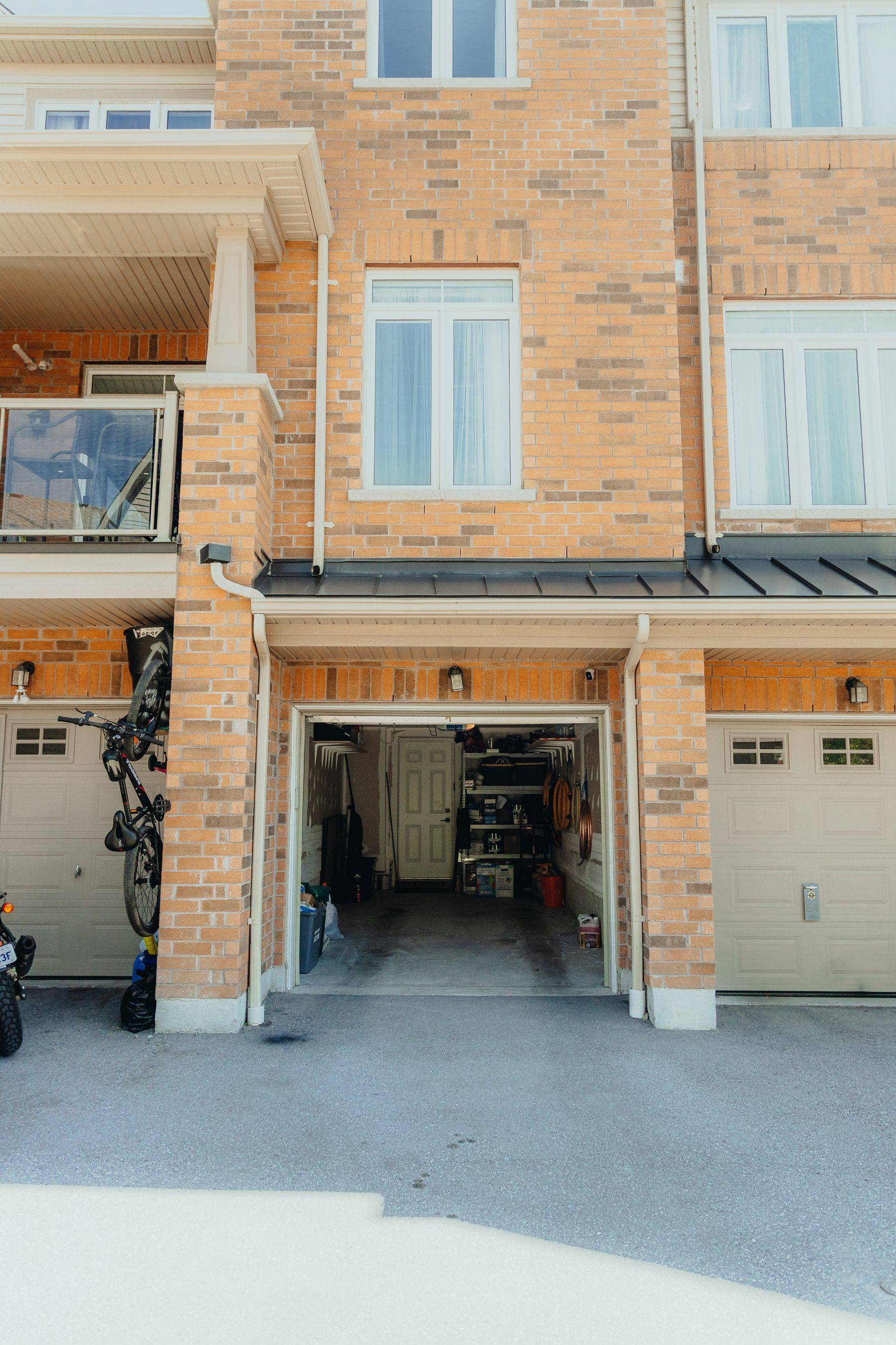 Pickering, ON L1X 0E6,2728 William Jackson DR #7