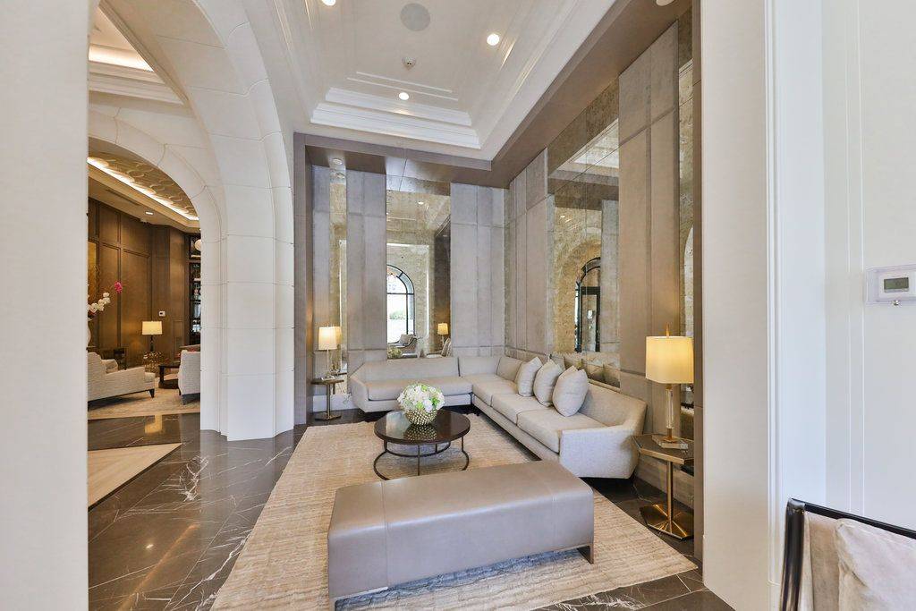 Oakville, ON L6J 1R1,300 Randall ST #203