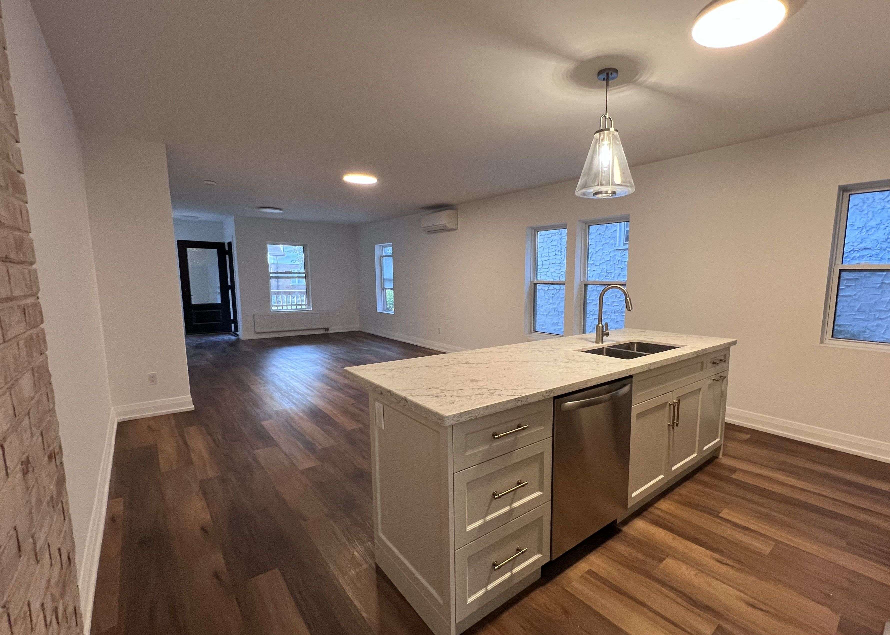 Niagara Falls, ON L2E 1V9,4876 Simcoe ST #1