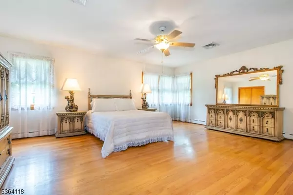 Wayne Twp., NJ 07470,27 Colville Rd