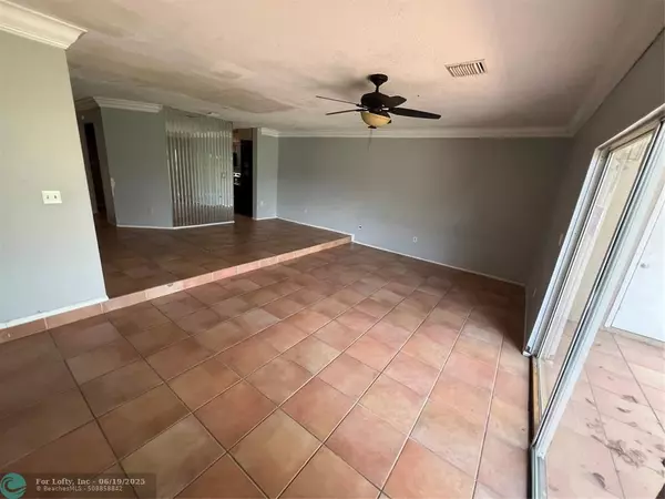 Tamarac, FL 33321,7064 Woodmont Ave
