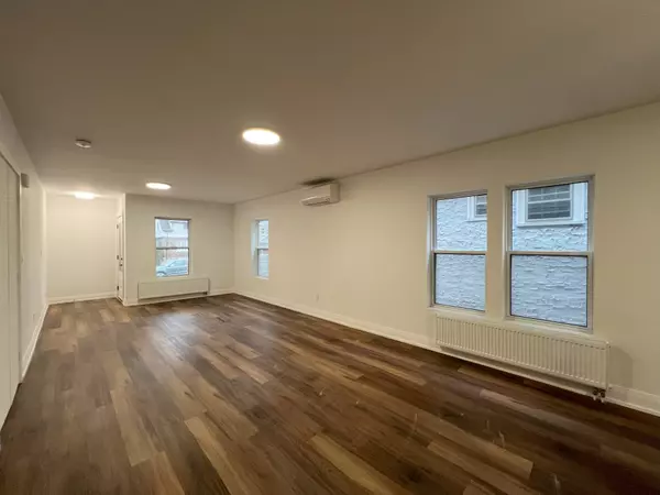 Niagara Falls, ON L2E 1V9,4876 Simcoe ST #1