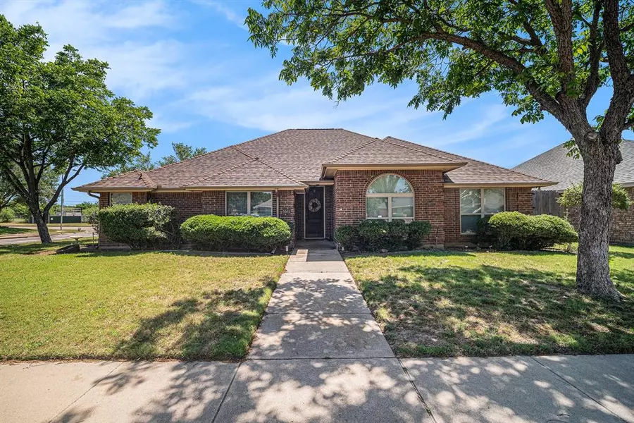 5501 Gateway Lane, Arlington, TX 76017