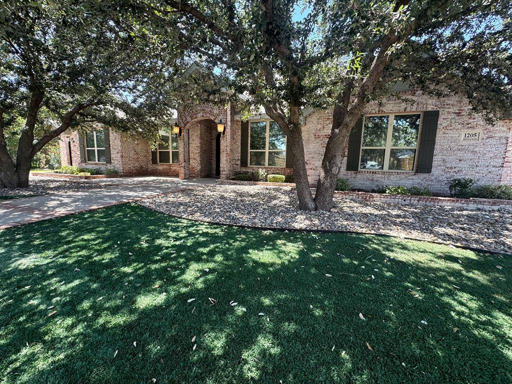 1205 Silverton Dr, Midland, TX 79705