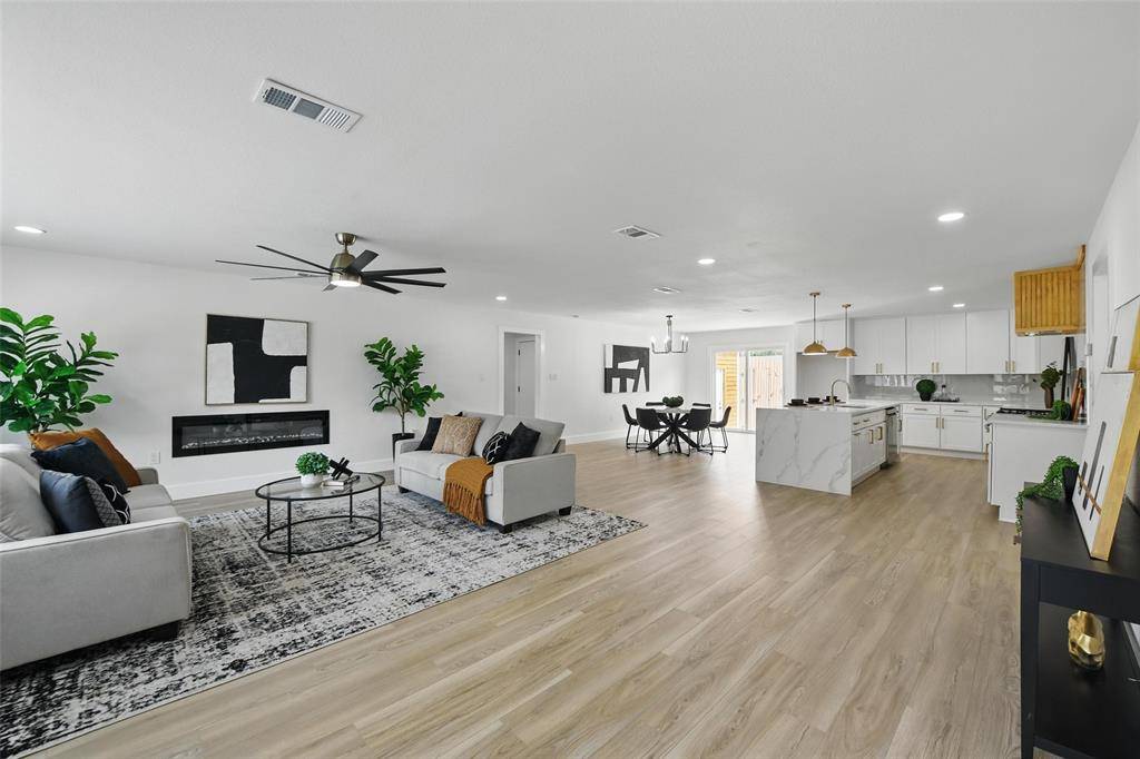 Dallas, TX 75229,3173 Catamore Lane