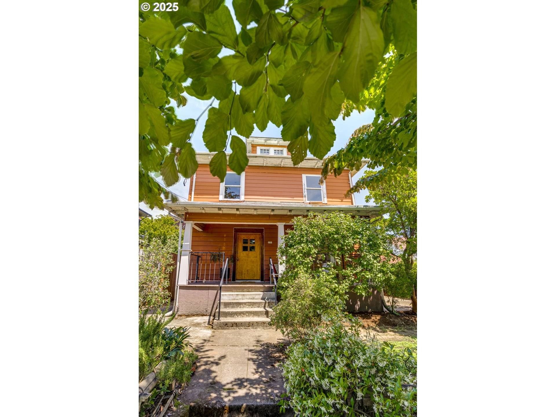 229 N SHAVER ST, Portland, OR 97227