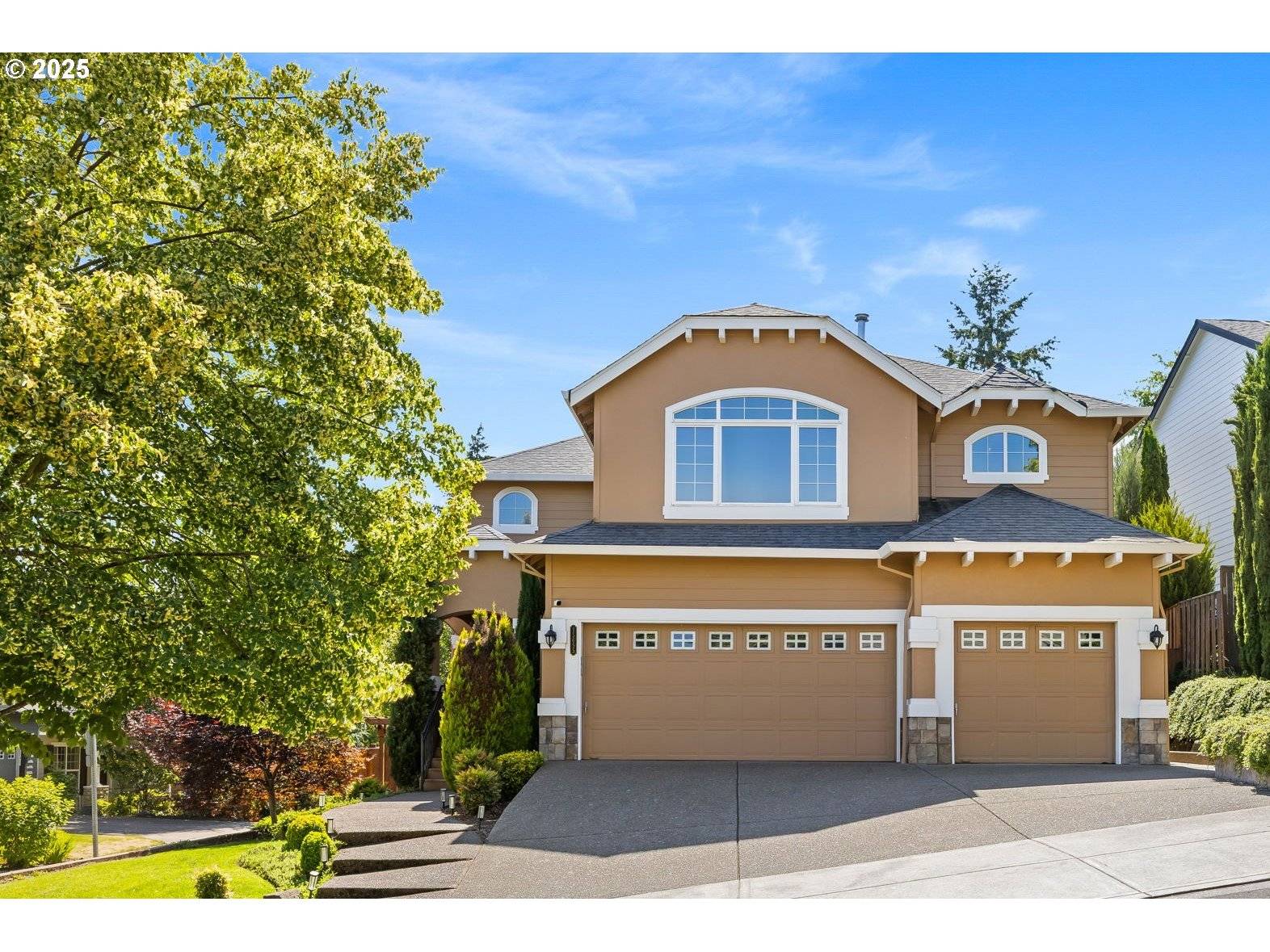 15655 SW GREENFIELD DR, Portland, OR 97224