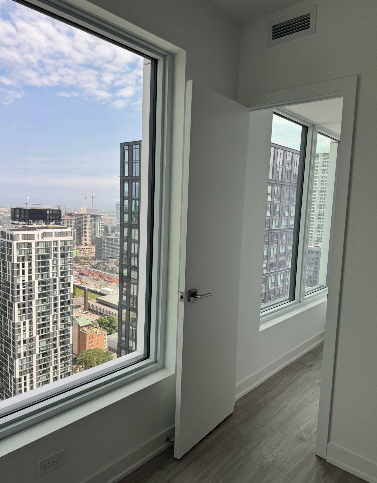 252 Church ST #4211, Toronto C08, ON M5B 0E6