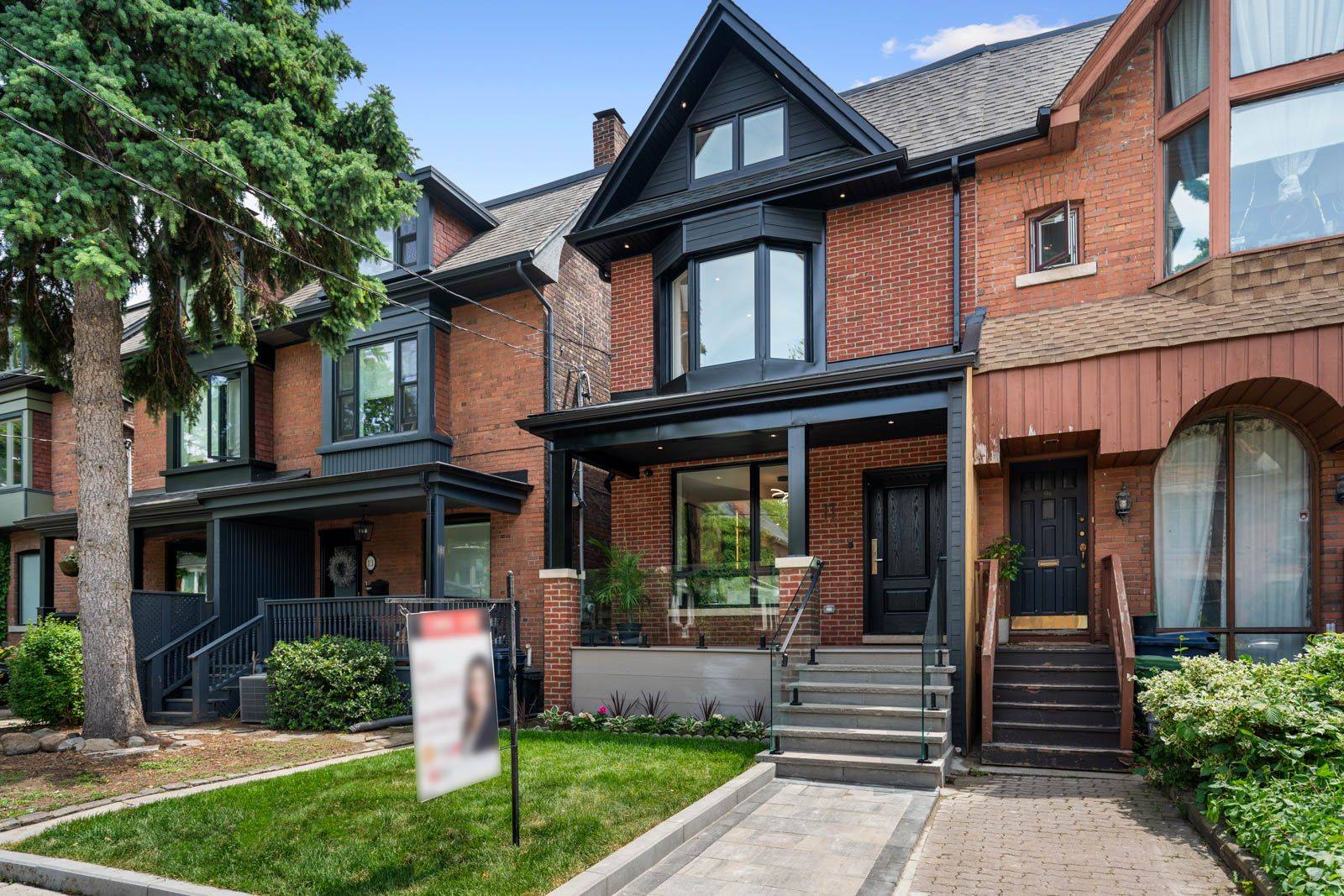 Toronto E01, ON M4K 1A7,11 Victor AVE