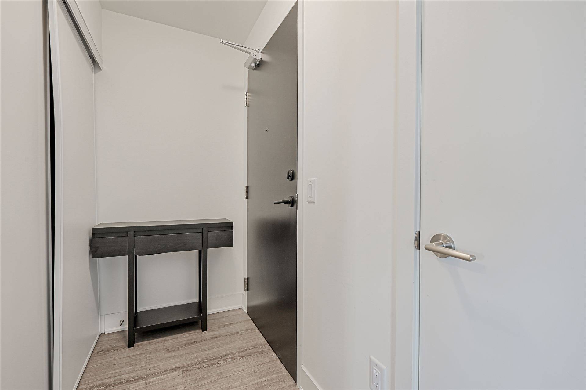 Newmarket, ON L3Y 0G7,185 deerfield RD #1210