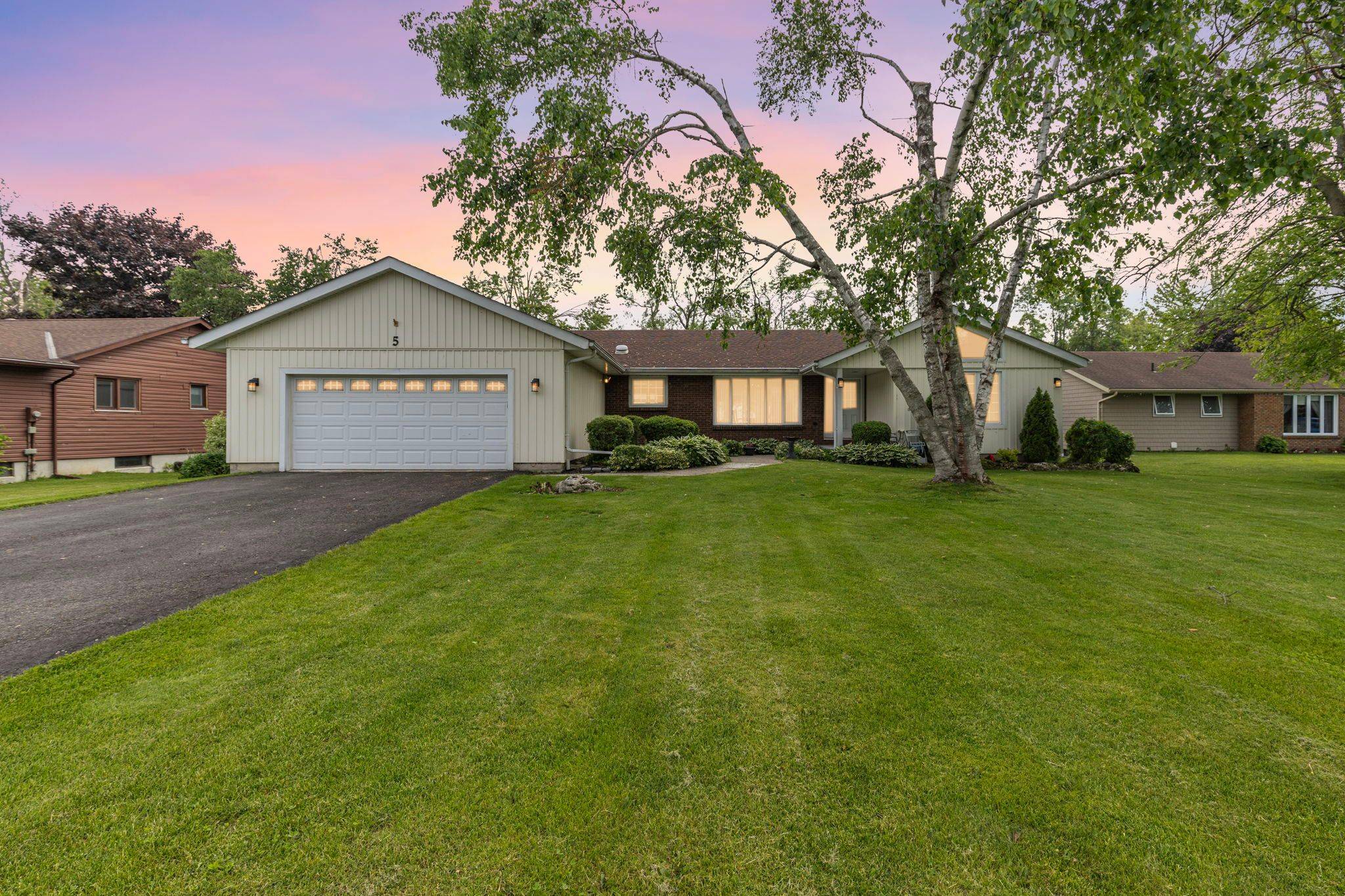 5 Park LN, Ramara, ON L0K 1B0