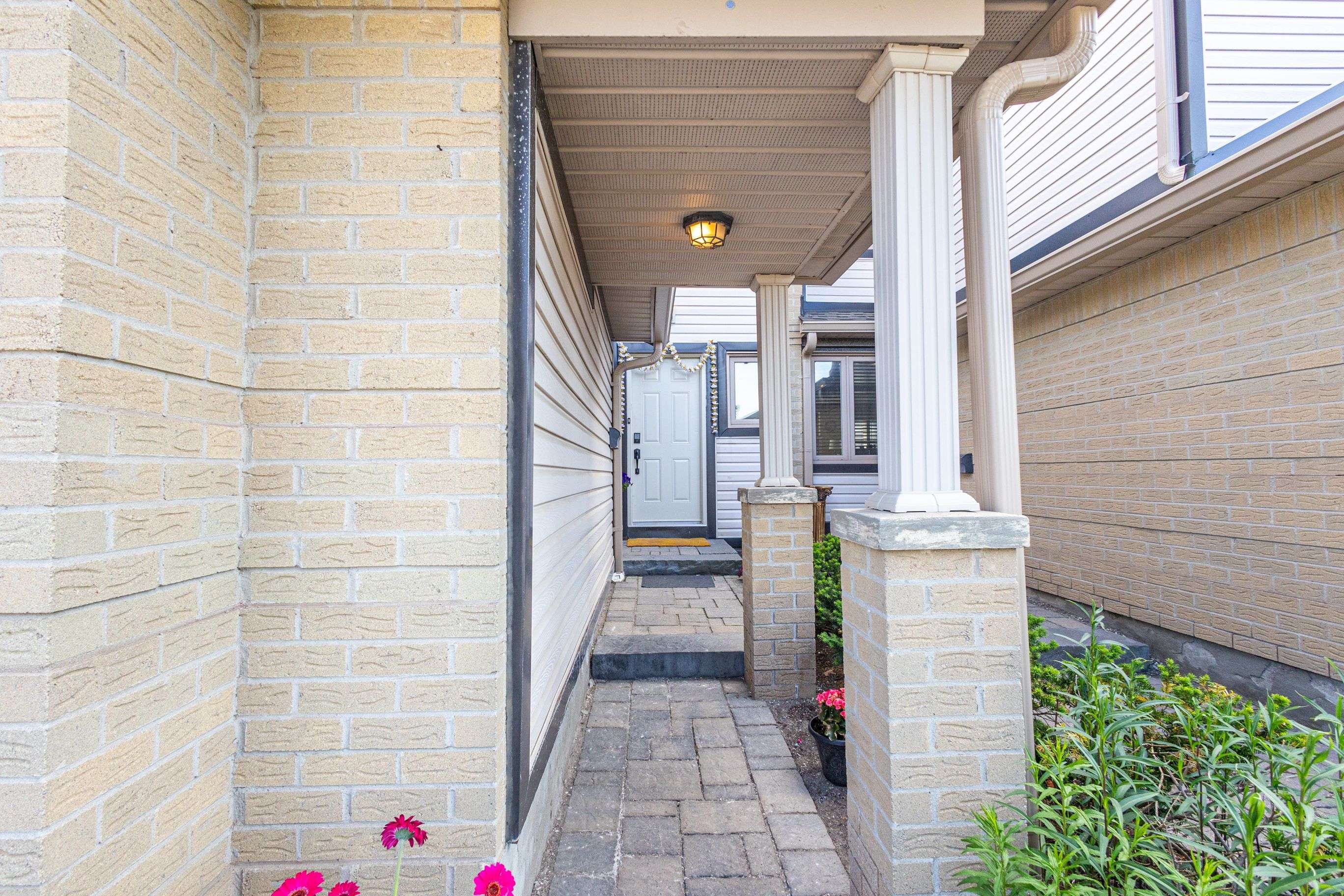 Mississauga, ON L5M 4N5,2275 Credit Valley RD #25