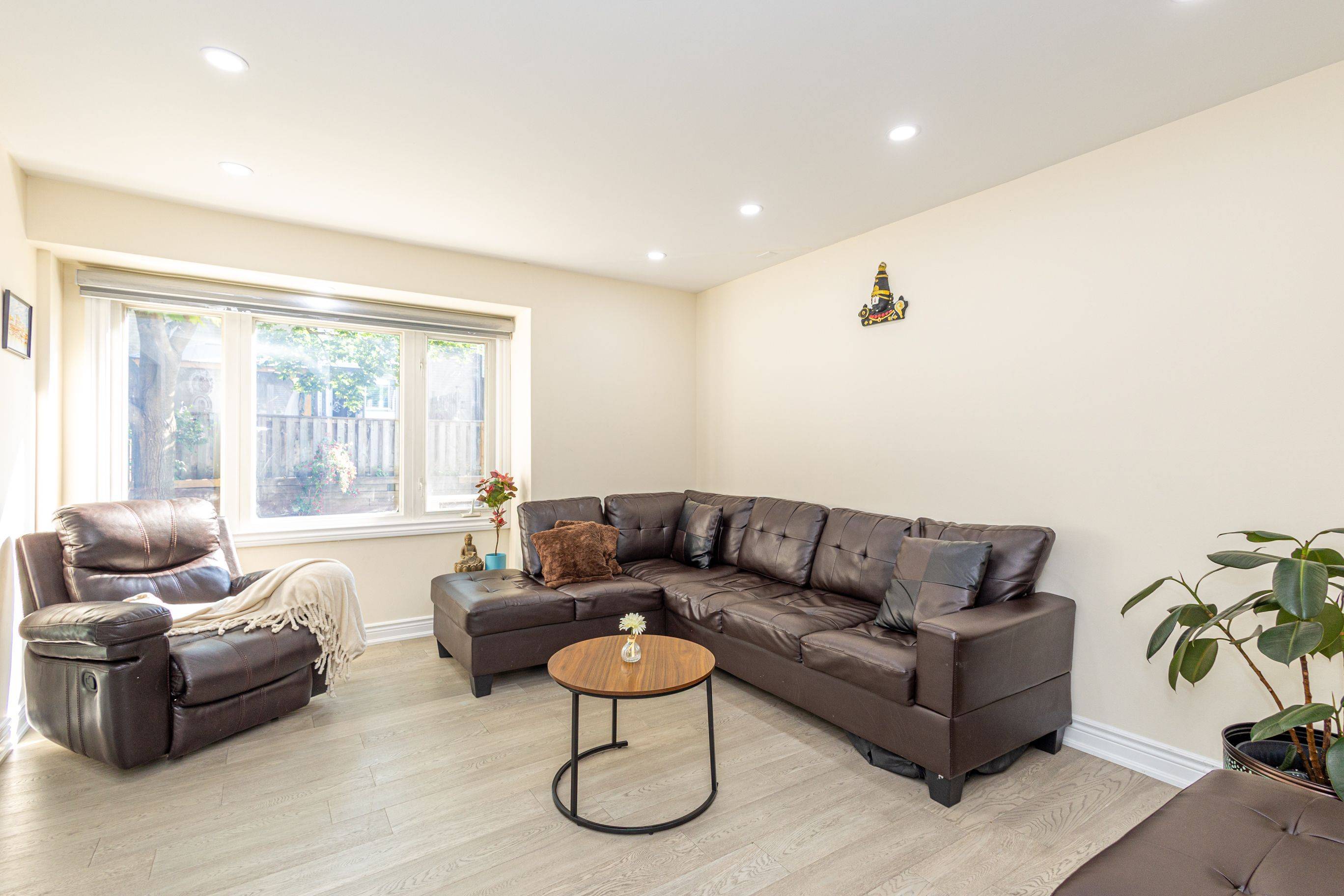 Mississauga, ON L5M 4N5,2275 Credit Valley RD #25