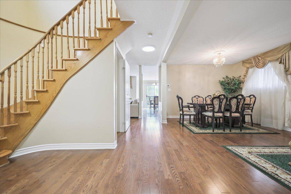 Mississauga, ON L5V 1P5,5322 Lismic BLVD
