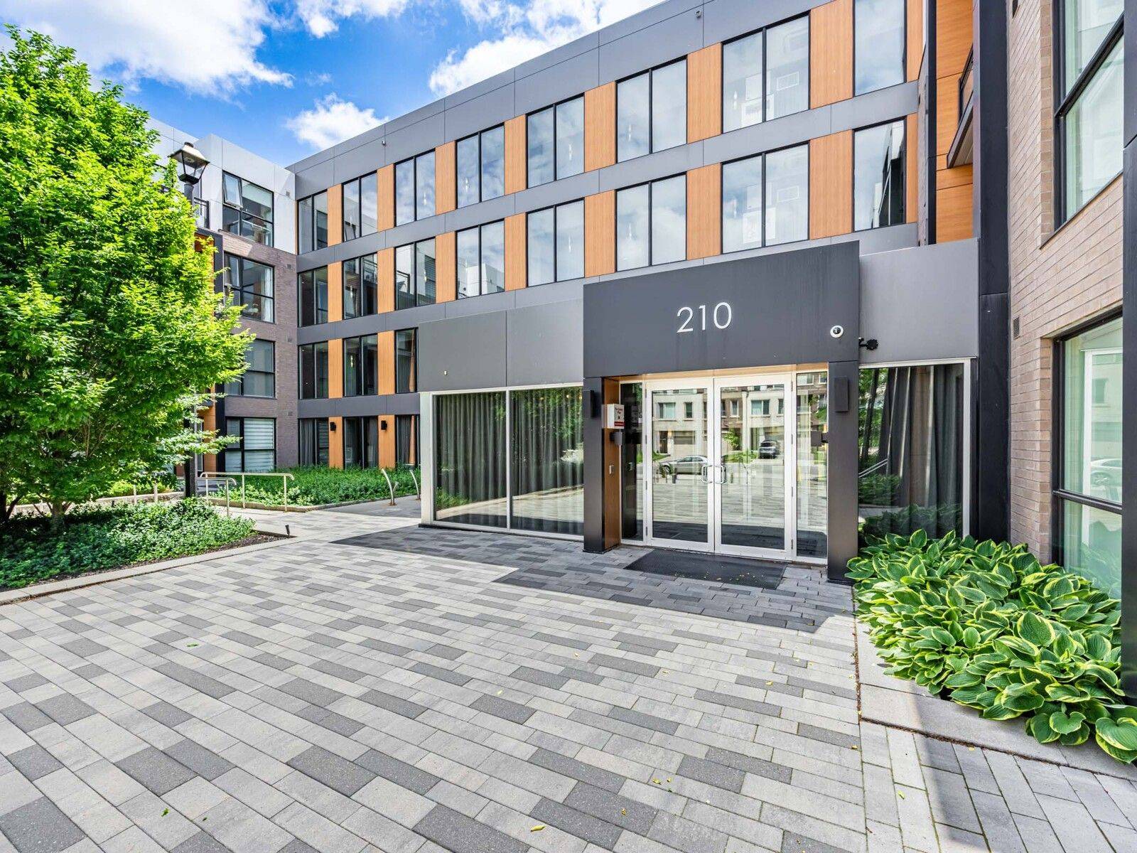 210 Sabina DR #308, Oakville, ON L6H 0W6