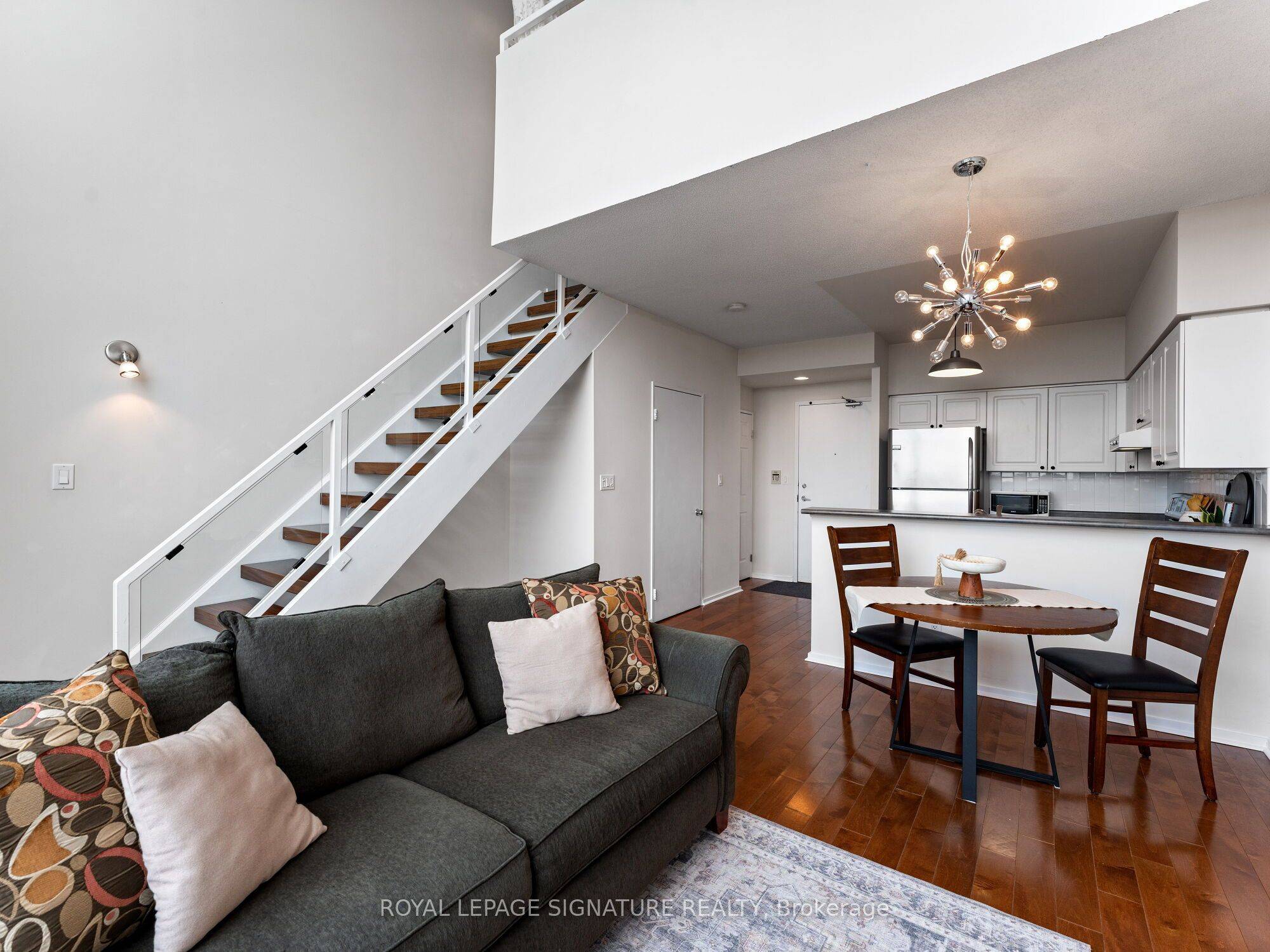 Toronto W06, ON M8Y 3Y9,200 Manitoba ST #620