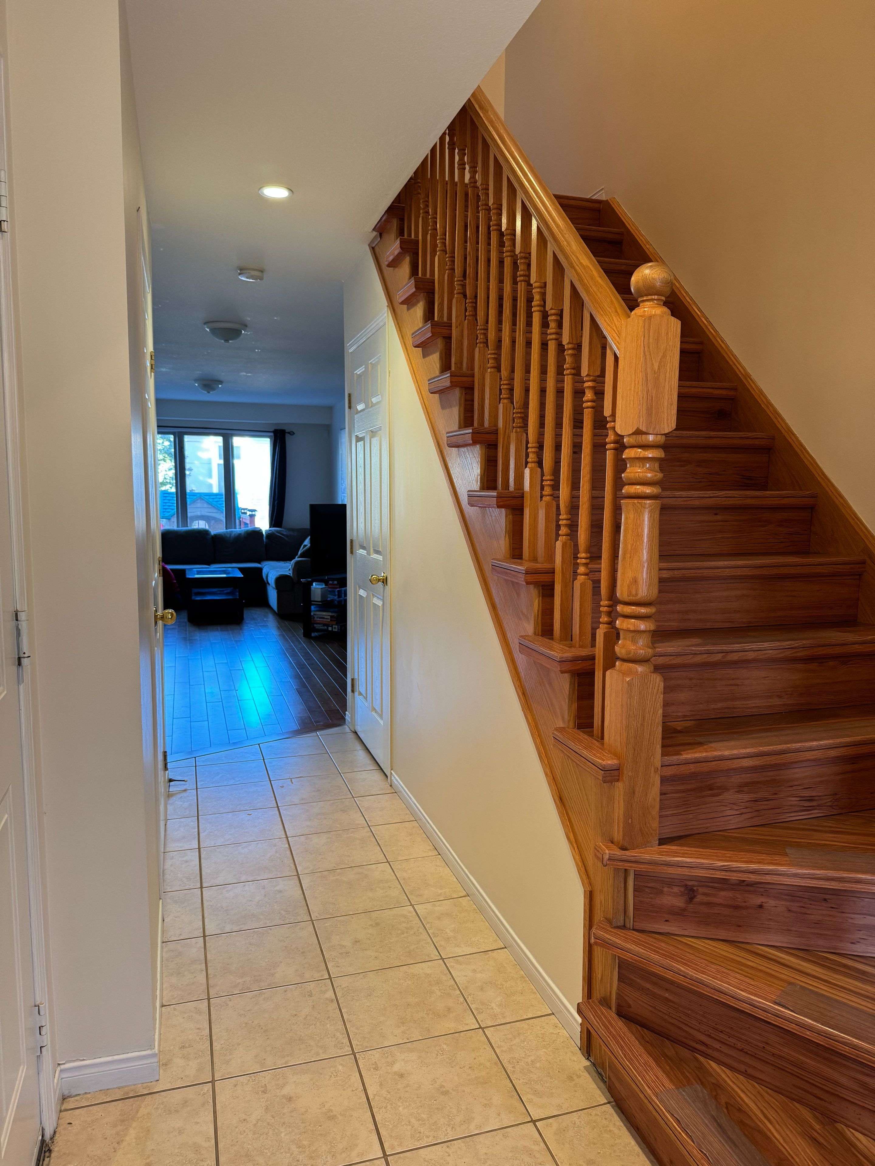 Hamilton, ON L9C 7V8,601 Southridge DR