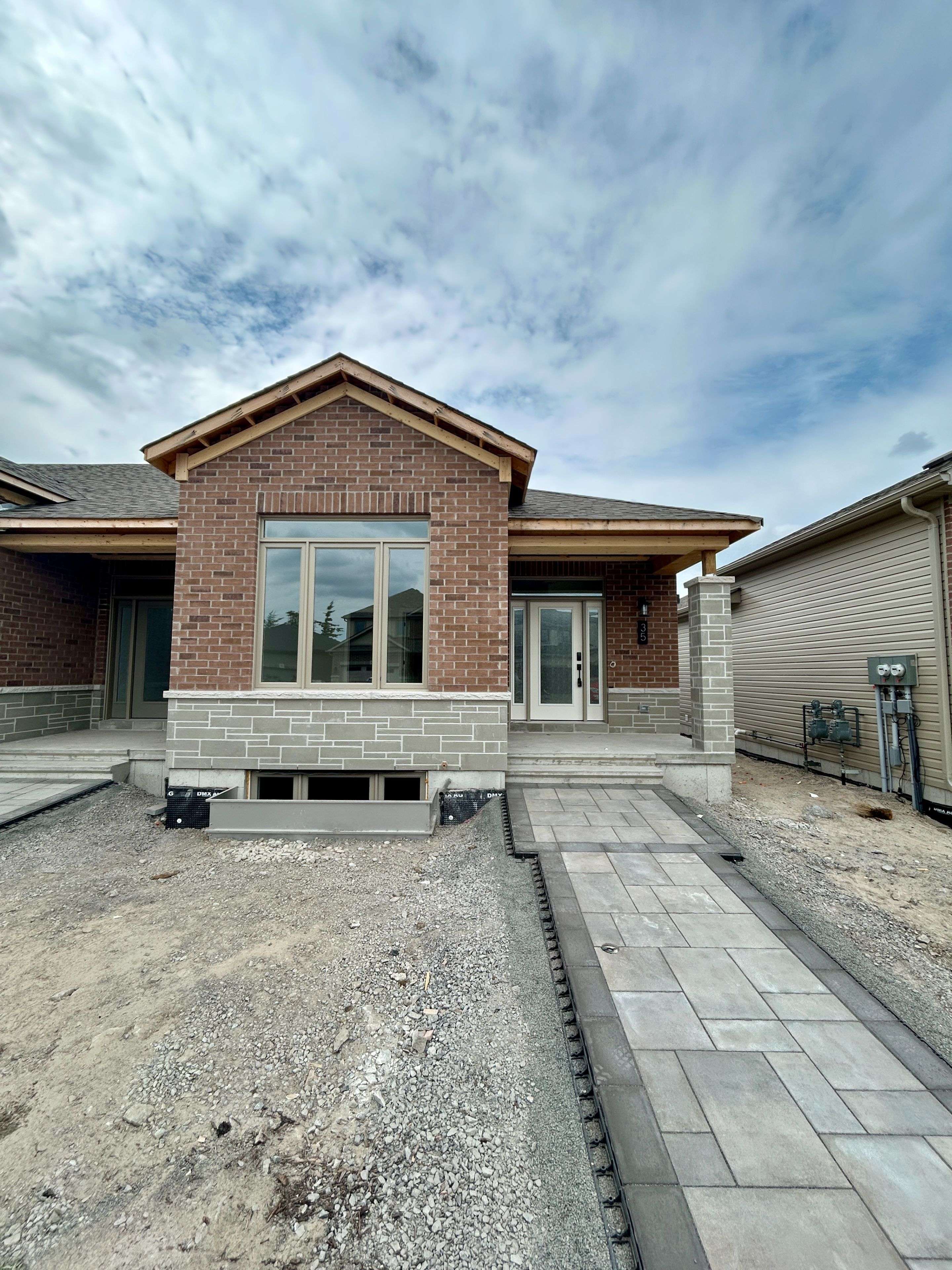 Belleville, ON K8N 0T1,35 Athabaska DR