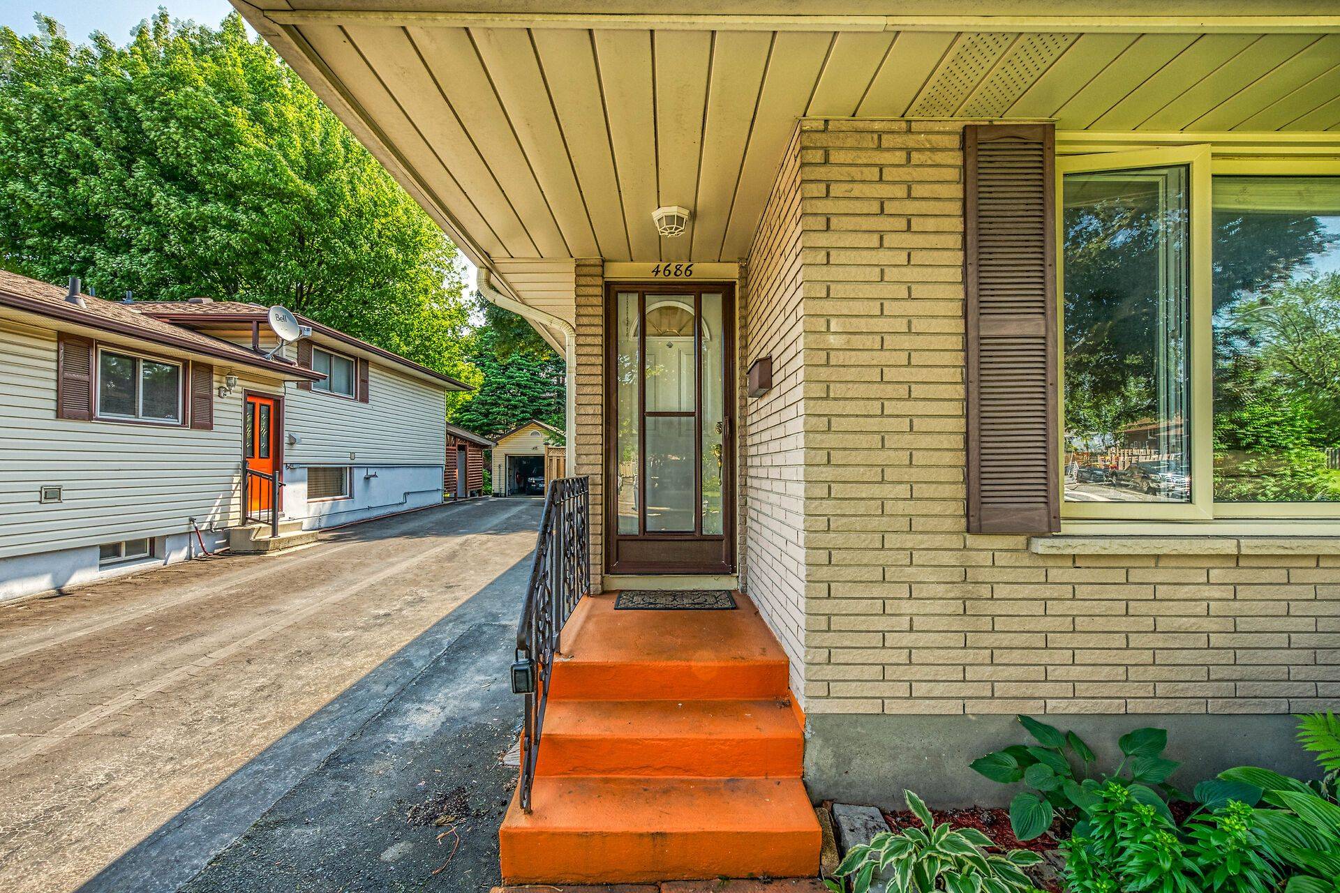 Niagara Falls, ON L2E 6L5,4686 Pettit AVE