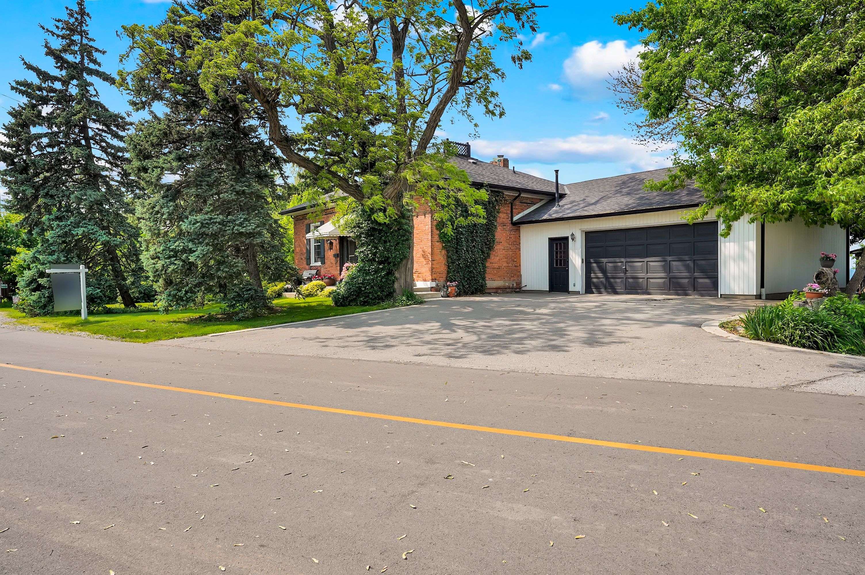Hamilton, ON L8E 4X2,39 Lakeview DR