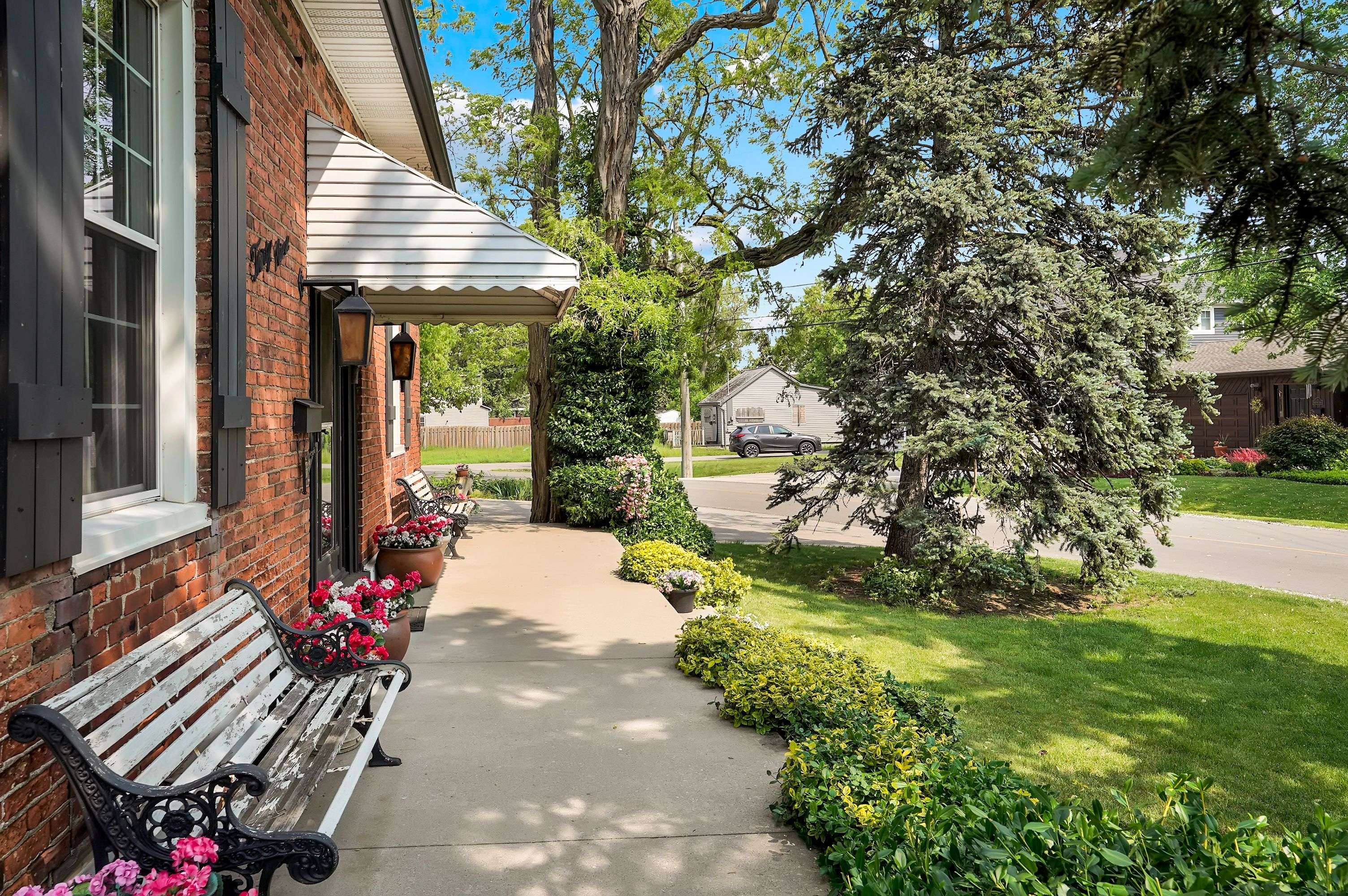Hamilton, ON L8E 4X2,39 Lakeview DR