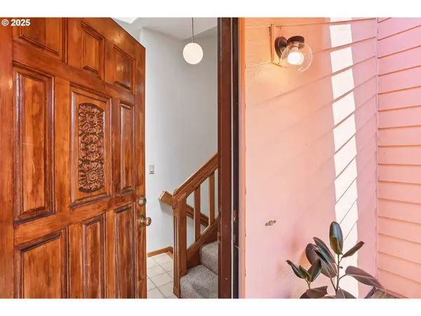 2027 SE LEXINGTON ST, Portland, OR 97202