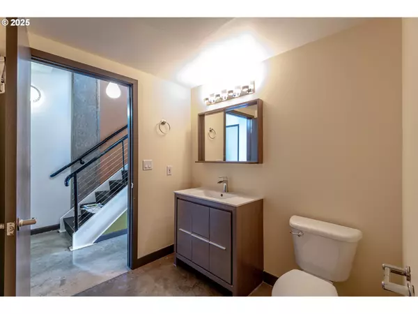 Portland, OR 97209,1030 NW 12TH AVE #526
