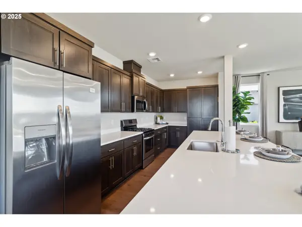 1004 Legacy LN, Eugene, OR 97402