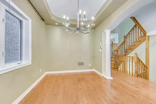 Oakville, ON L6H 0B7,2374 Wasaga DR