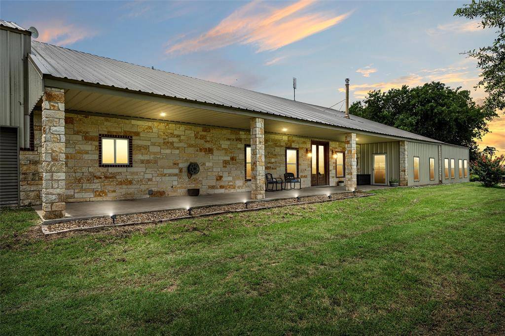 139 County Road 376, Lott, TX 76656