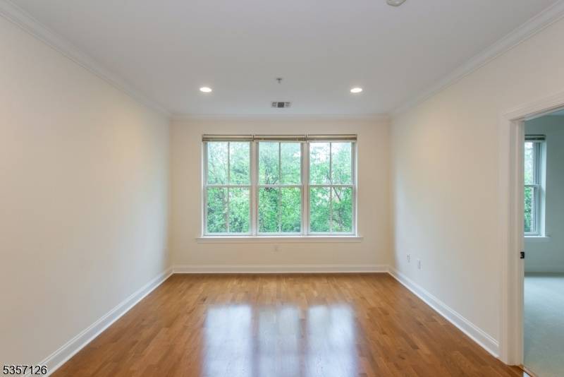 Summit City, NJ 07901,545 Morris Ave #108