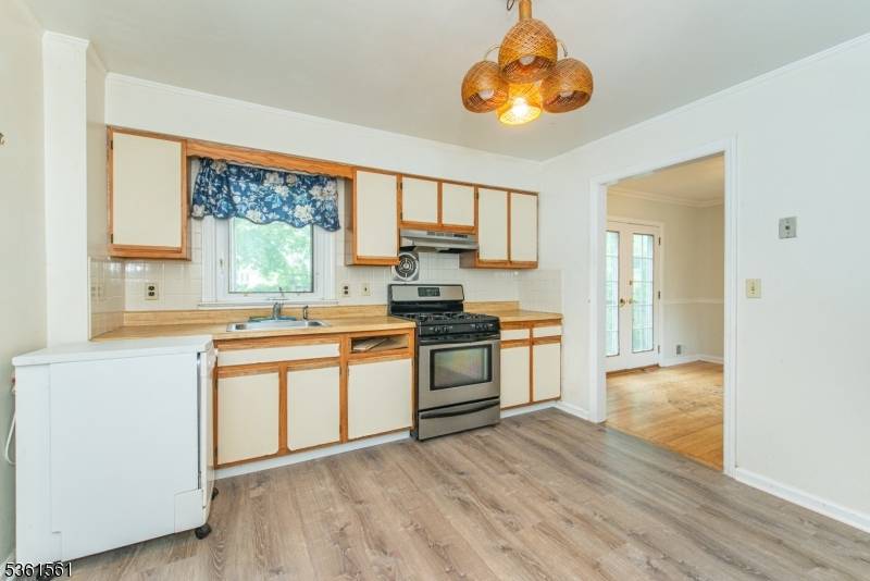 Montclair Twp., NJ 07042,95 Essex Ave