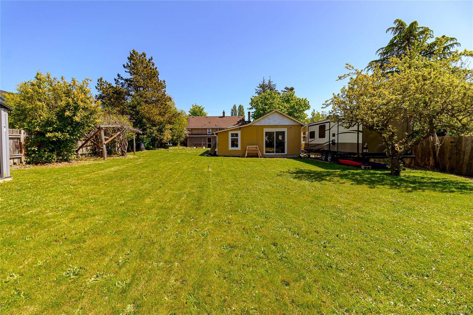 Saanich, BC V9A 2K7,2846 Austin Ave