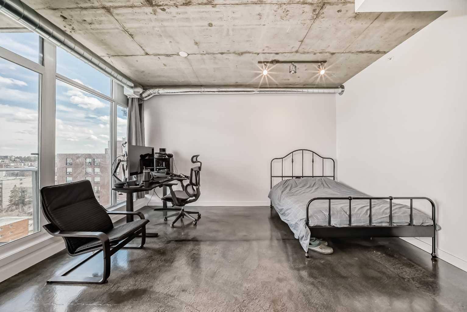Calgary, AB T3C 0W3,1319 14 AVE SW #1010