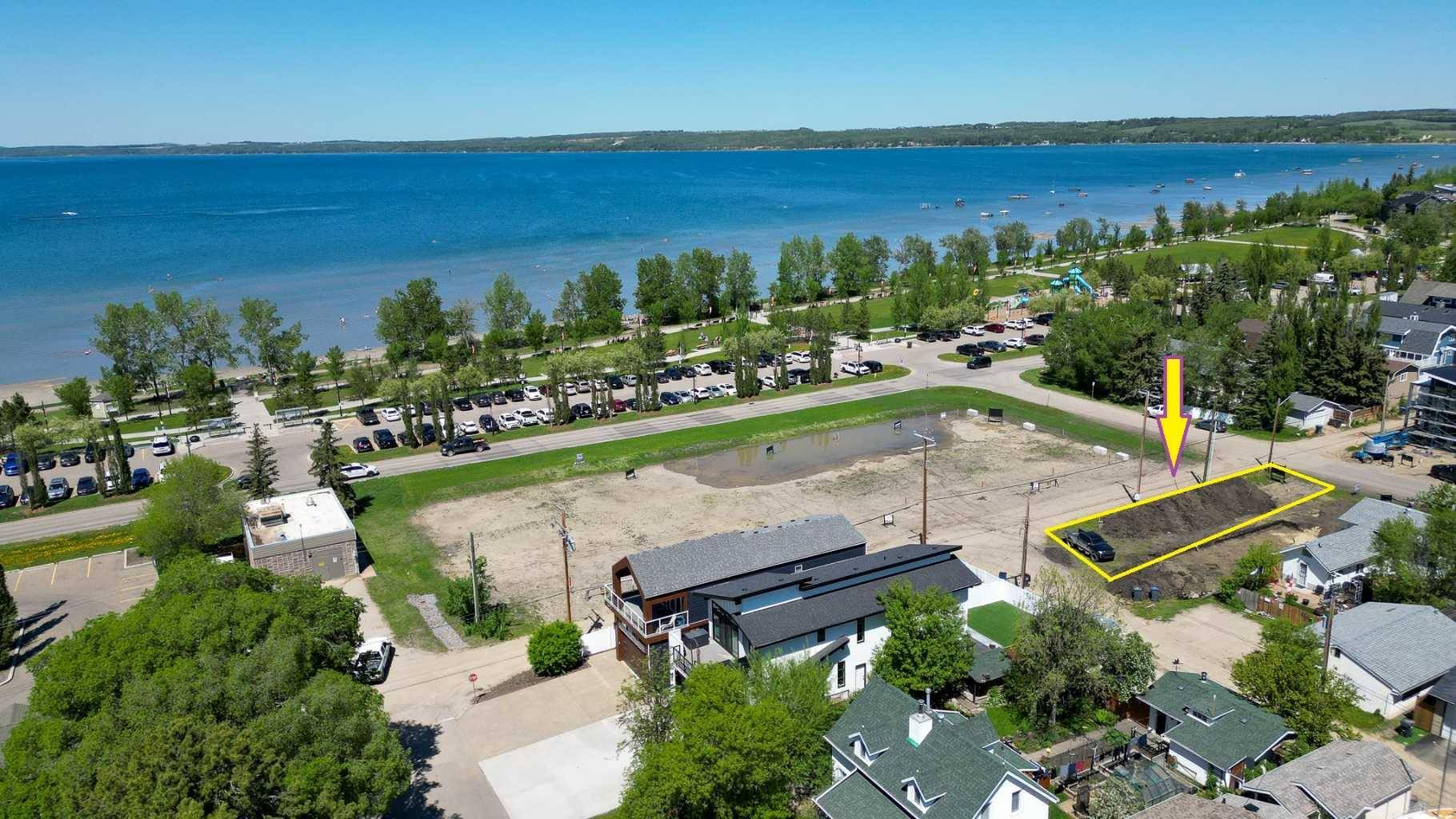 5020 42 ST, Sylvan Lake, AB T4S 1C1