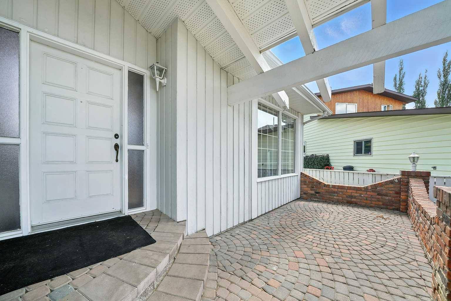 Red Deer, AB T4P 3K3,9 Rose CRES