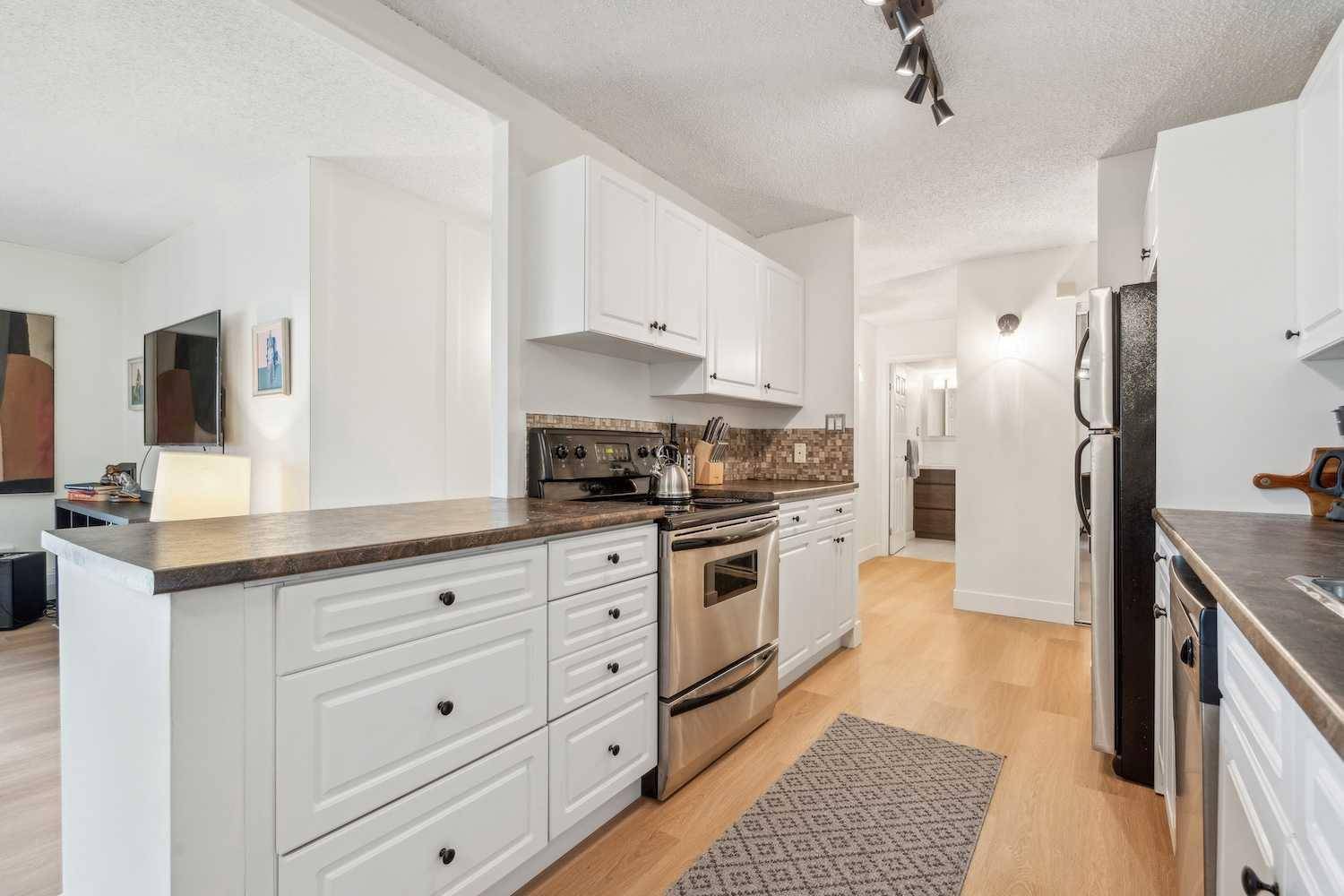 Calgary, AB T2G 4Z8,111 14 AVE SE #214