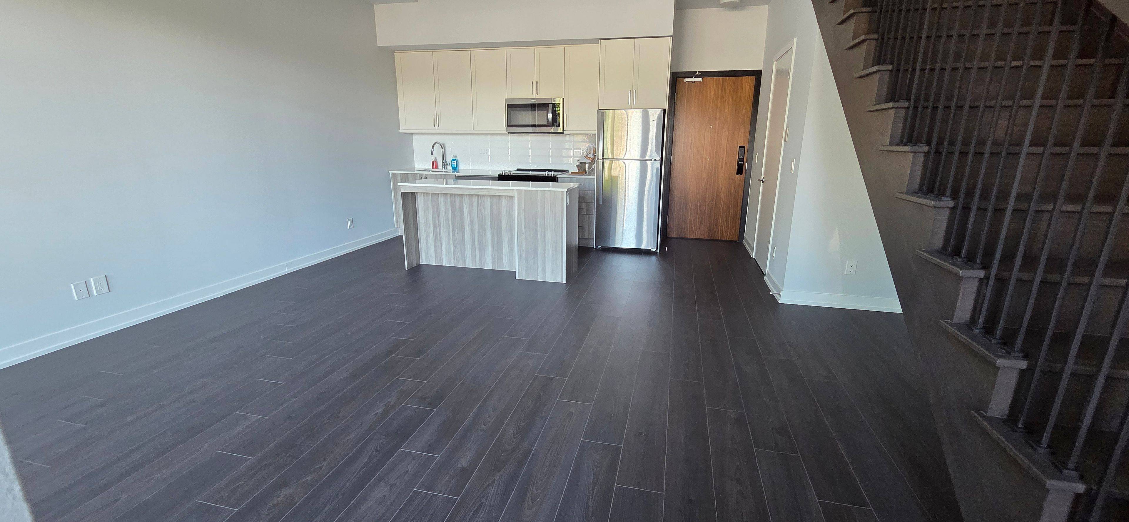 Whitby, ON L1N 4K2,201 Brock ST S #103