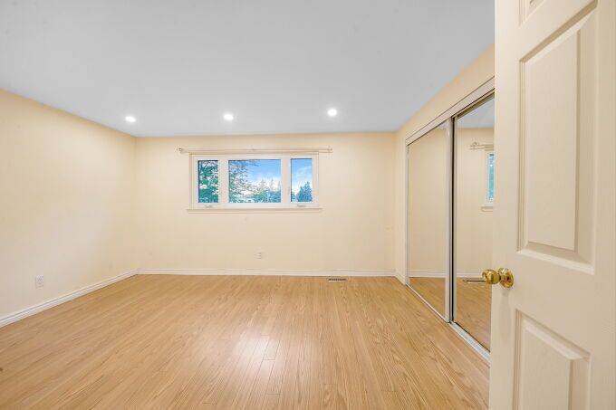 Oshawa, ON L1J 6R1,415 Chandos CT