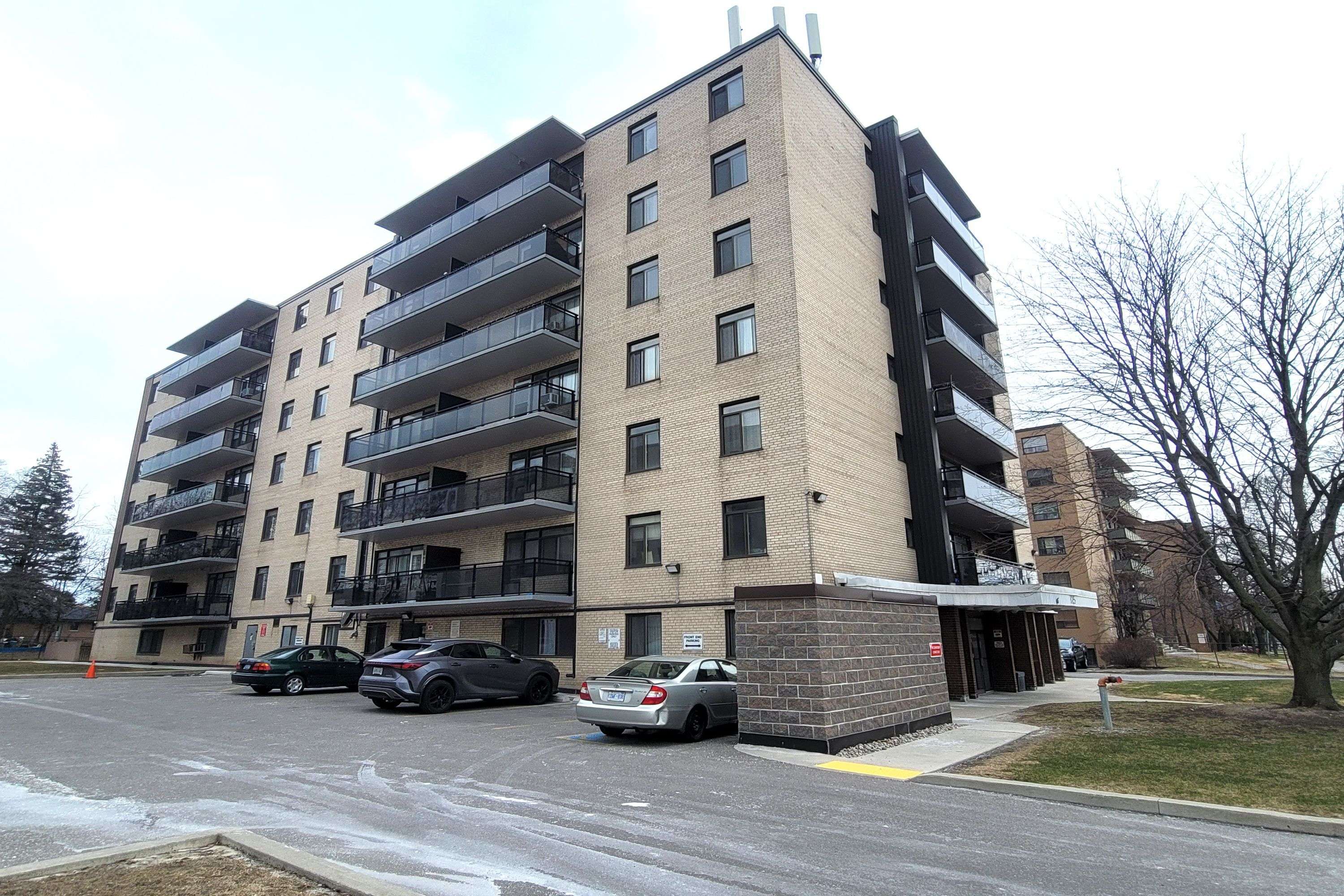 Toronto E04, ON M1K 2E6,825 Kennedy RD #506