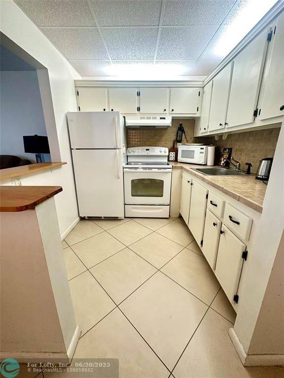 Deerfield Beach, FL 33442,27 Newport B #27