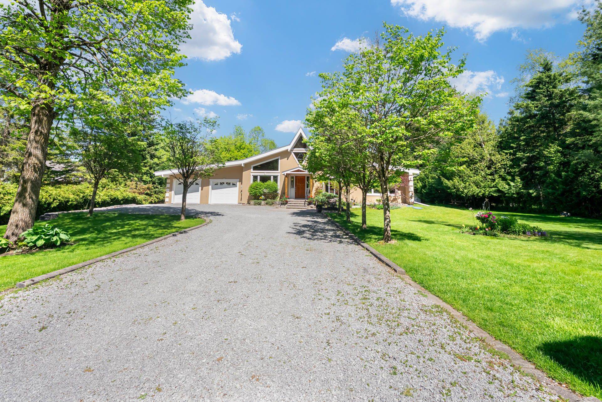 15 Linda RD, Georgina, ON L0C 1L0