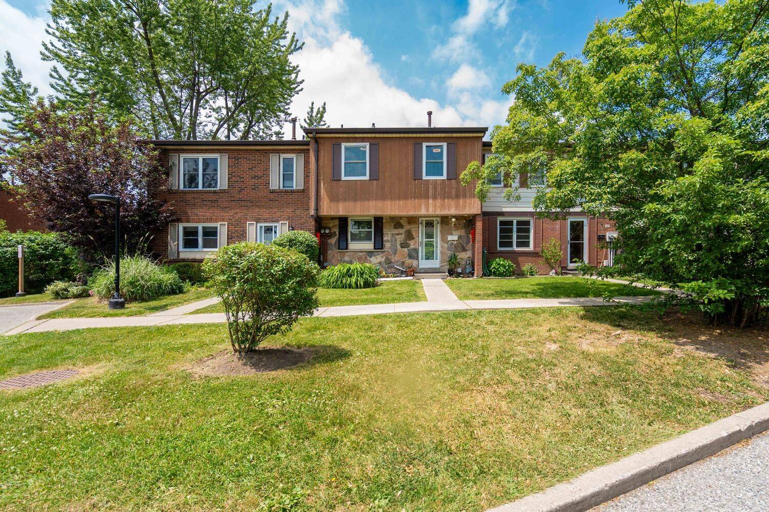 Mississauga, ON L5N 1V6,2825 Gananoque DR #58