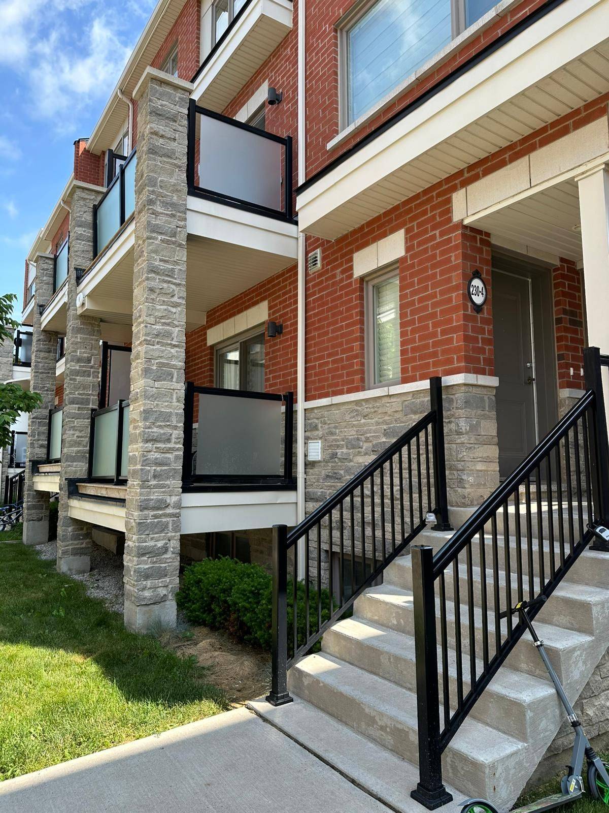 230 Lagerfeld DR #4, Brampton, ON L7A 5G9