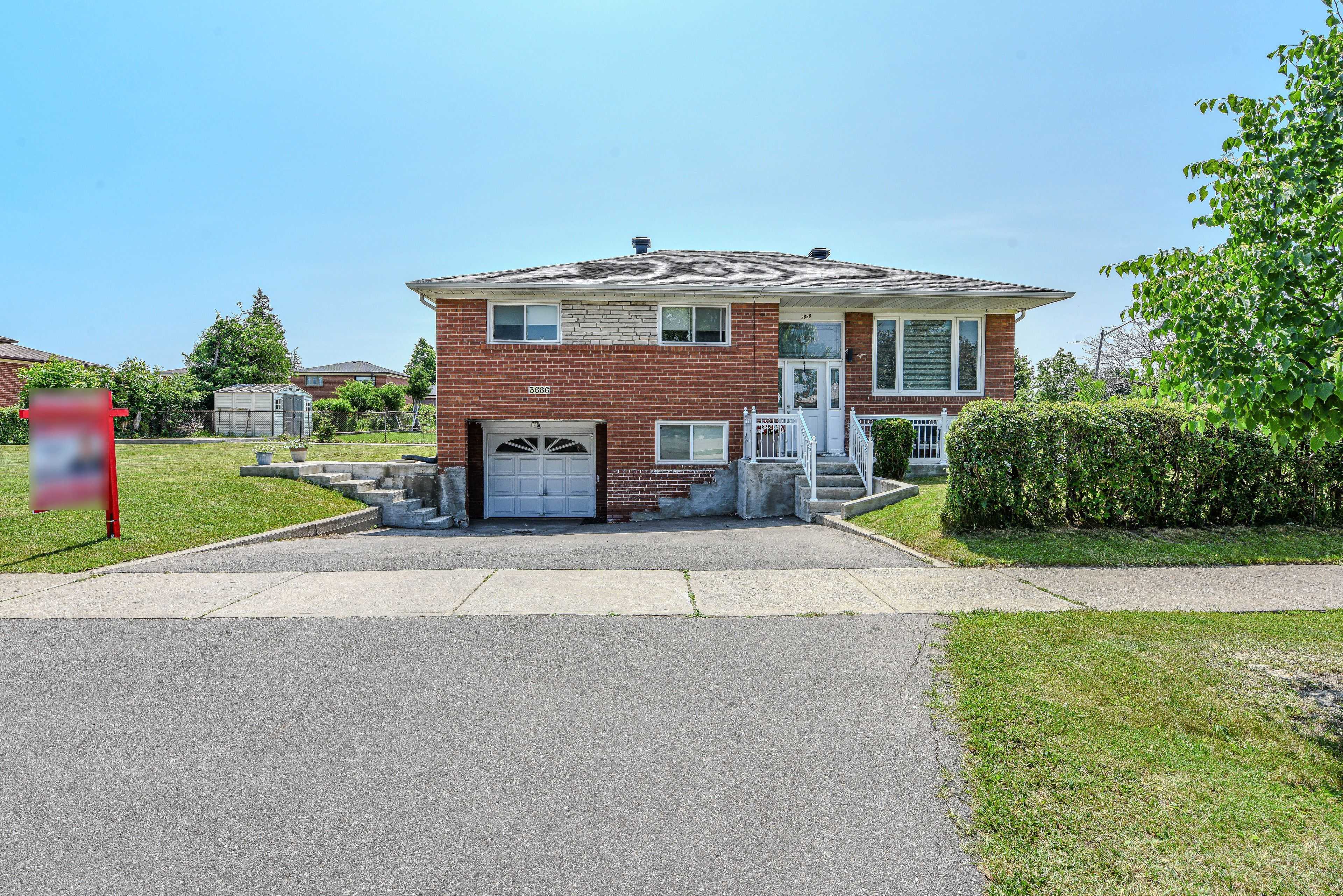 3686 Darla DR, Mississauga, ON L4T 2C9